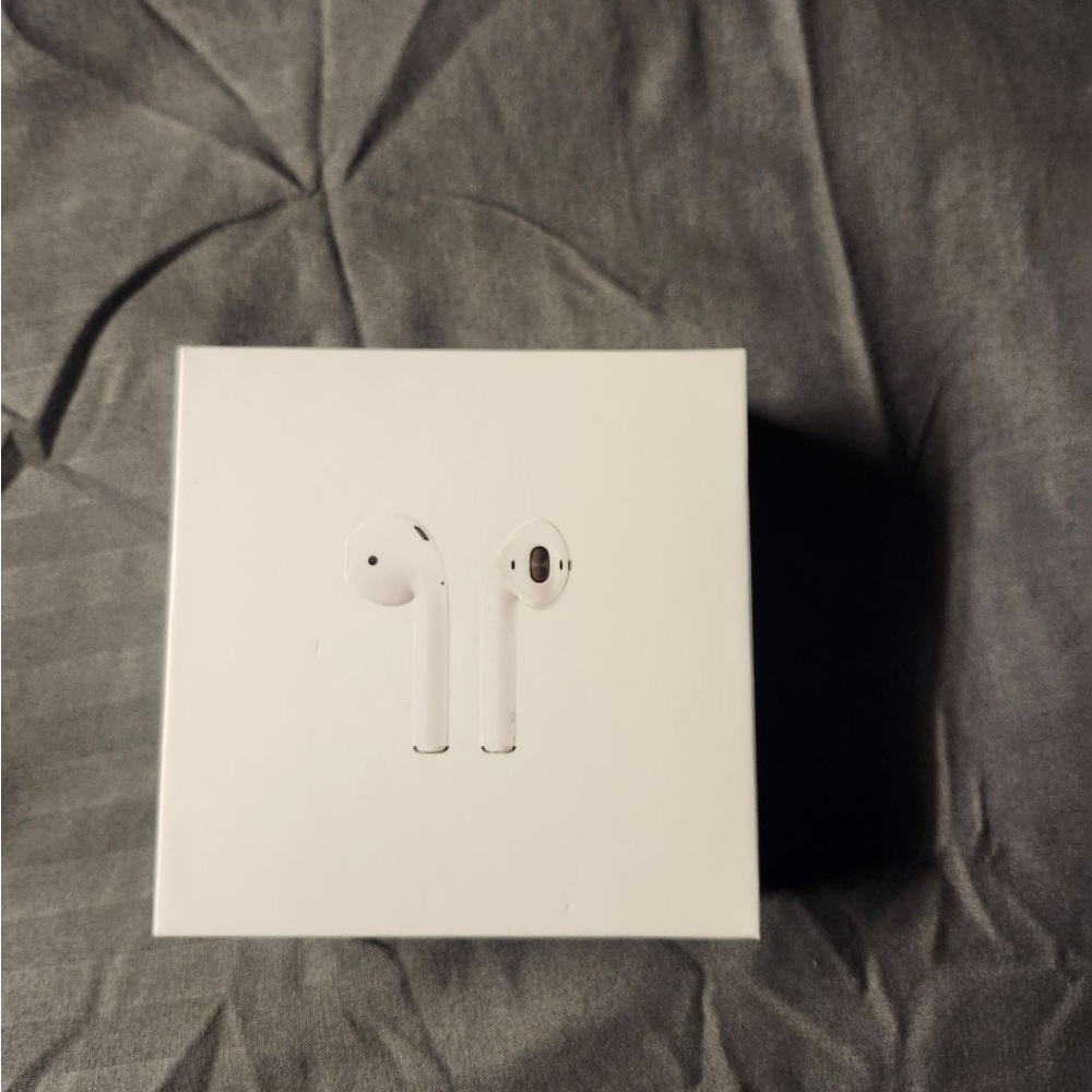 Apple 🍎 gen 2 pods with case